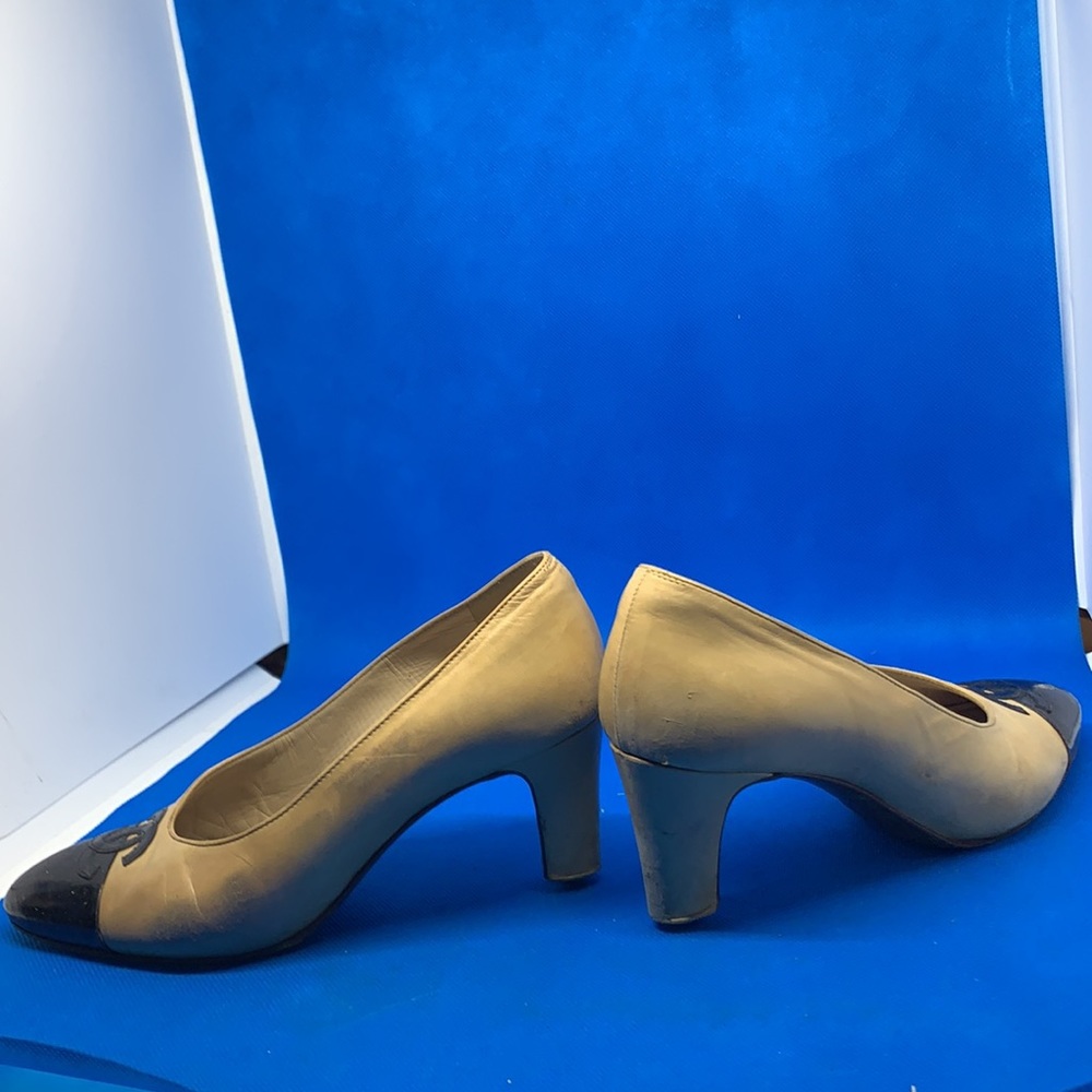 Chanel Vintage iconic signature bi color leather‎ CC heels - Picture 6 of 14